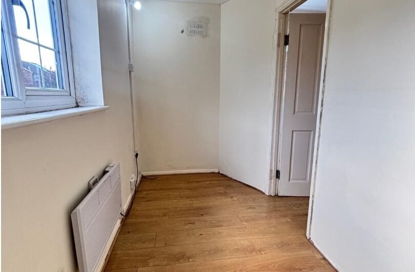For Rent, Modern 1-Bed Ground Floor Flat with Parking – in Luton LU4!!!