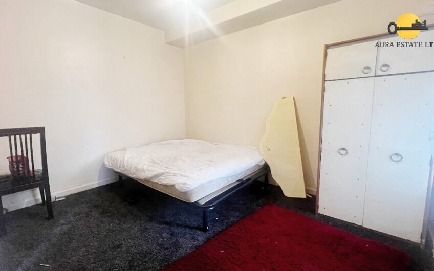 Available for sale, Fully Tenanted Semi-Commercial Freehold property with 1 Bedroom in