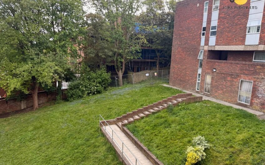 Modern 1-Bedroom Flat with Lift Access & Free Parking Available In Luton, LU1!!!