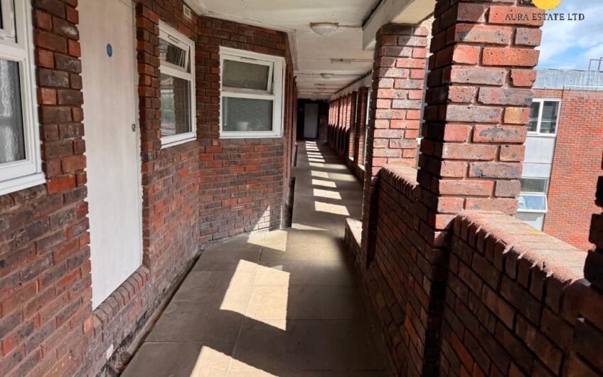 Modern 1-Bedroom Flat with Lift Access & Free Parking Available In Luton, LU1!!!