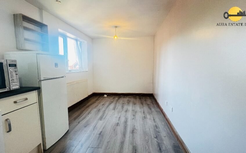 For Rent, Modern 1-Bedroom Fully Furnished Flat in the Heart of Bletchley MK2!!!