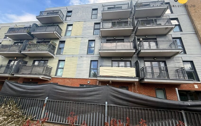For Sale, Stylish Third Floor Flat with Lift Access in Dunstable LU6!!!
