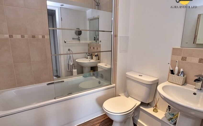 For Sale, Stylish Third Floor Flat with Lift Access in Dunstable LU6!!!