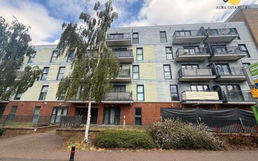 For Sale, Stylish Third Floor Flat with Lift Access in Dunstable LU6!!!