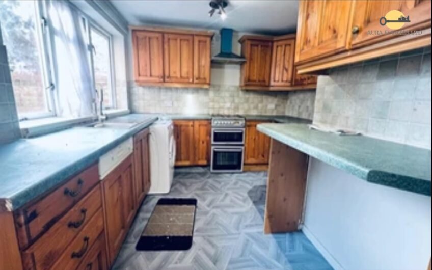 For Sale – Spacious 4-Bedroom Ground Floor Flat with Garden & Parking, in Luton LU1!!!