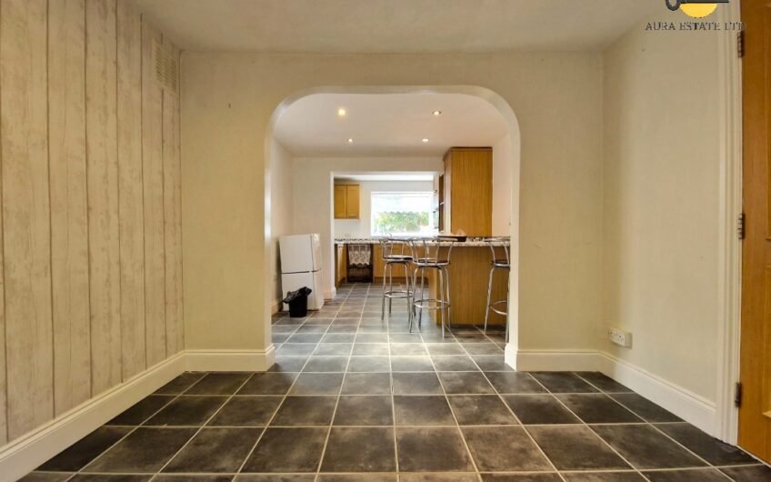 For Rent, spacious 3-Bedroom Family Home with Open-Plan Living & Private Parking in Luton LU3!!!