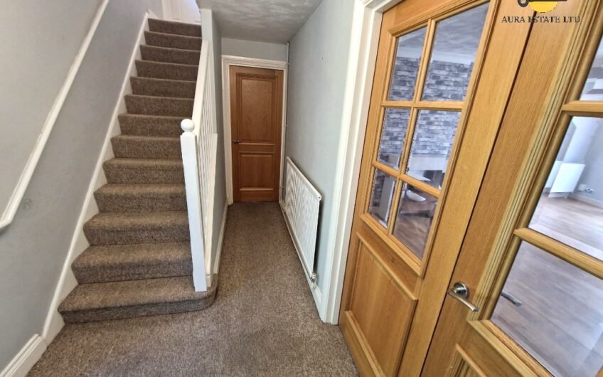 For Rent, spacious 3-Bedroom Family Home with Open-Plan Living & Private Parking in Luton LU3!!!
