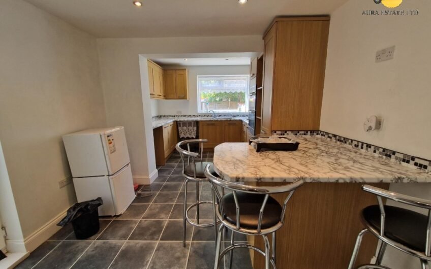 For Rent, spacious 3-Bedroom Family Home with Open-Plan Living & Private Parking in Luton LU3!!!
