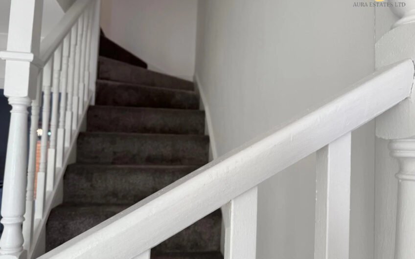 Elegant 4-Bedroom Townhouse for Sale with Private Garden & Driveway – Central Luton LU1!!!