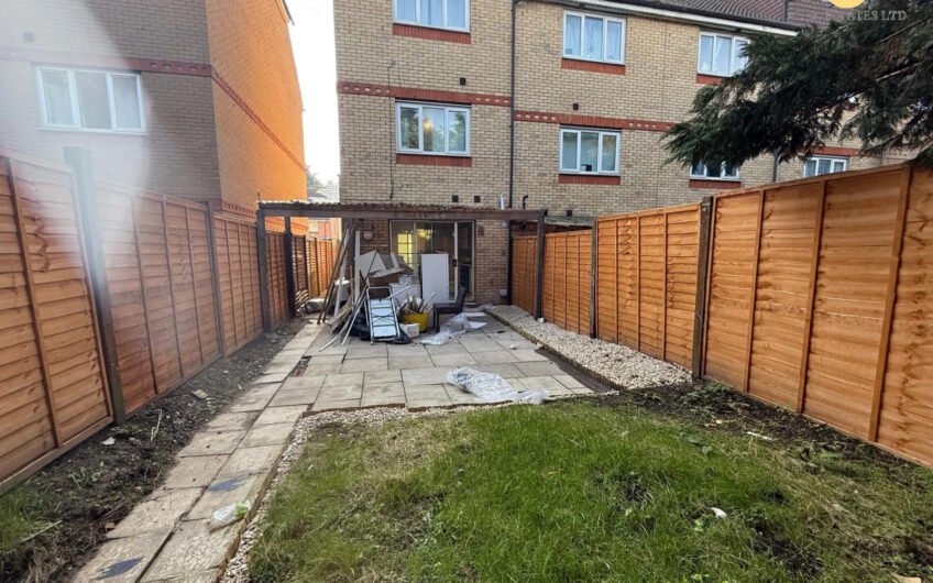 Elegant 4-Bedroom Townhouse for Sale with Private Garden & Driveway – Central Luton LU1!!!