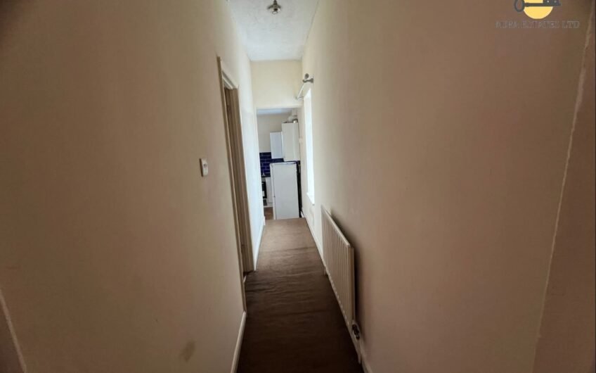 Available Butcher Shop + 1-Bedroom Flat for Rent in Ash Road, Luton LU4!!