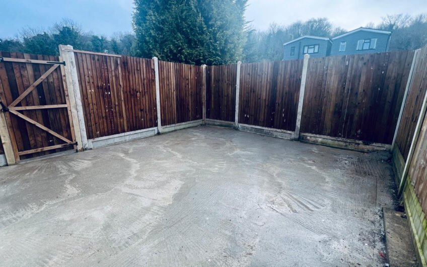 For Rent, Stylish & Compact Studio Flat Available Now in Luton LU1!