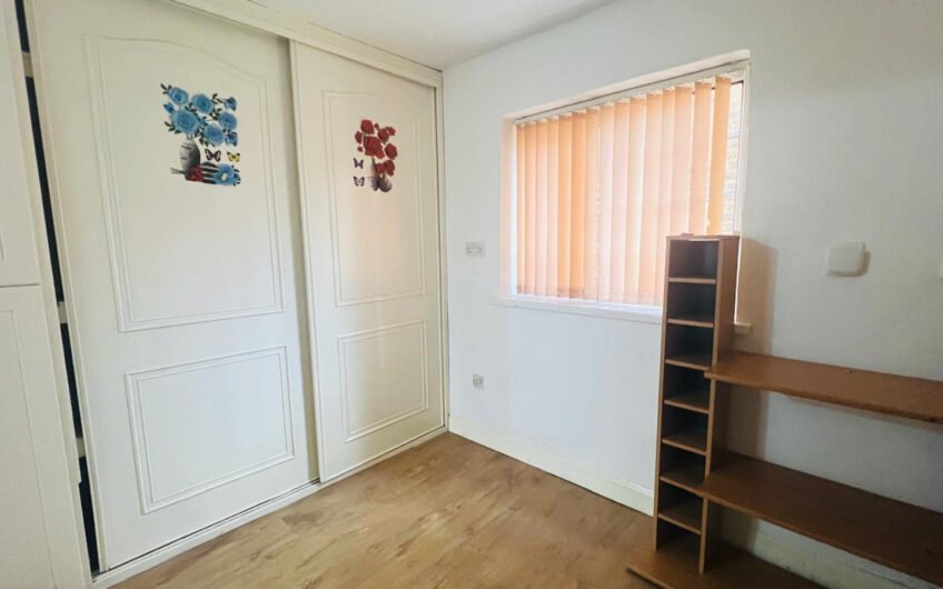 Spacious 6-Bedroom Detached Family Home | Driveway & Garage | Dunsmore Road, Luton