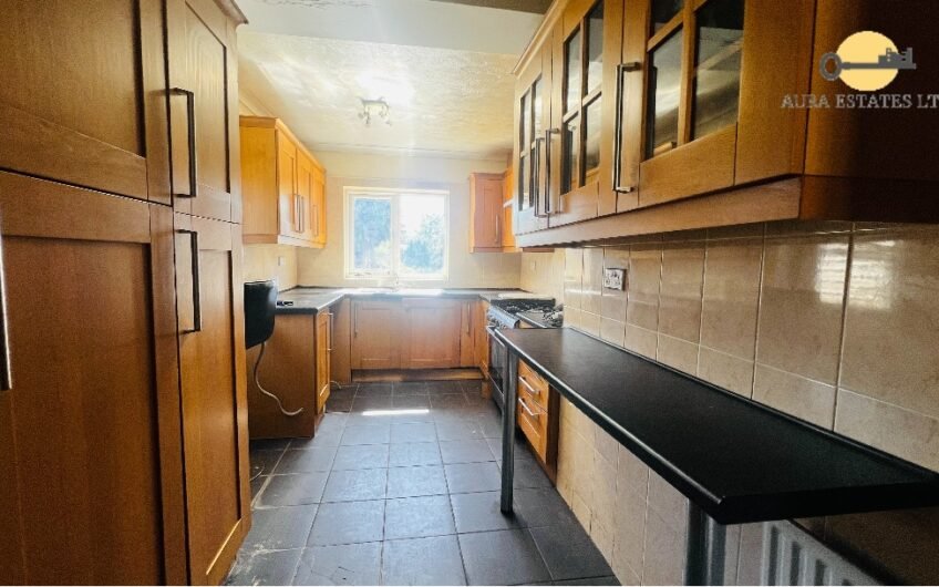 For Rent, Spacious 5-Bedroom House with Driveway & Large Garden in Luton LU4!!!