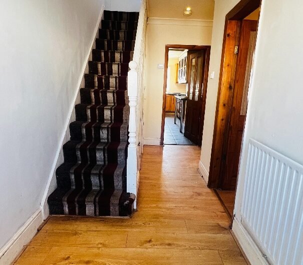 For Rent, Spacious 5-Bedroom House with Driveway & Large Garden in Luton LU4!!!