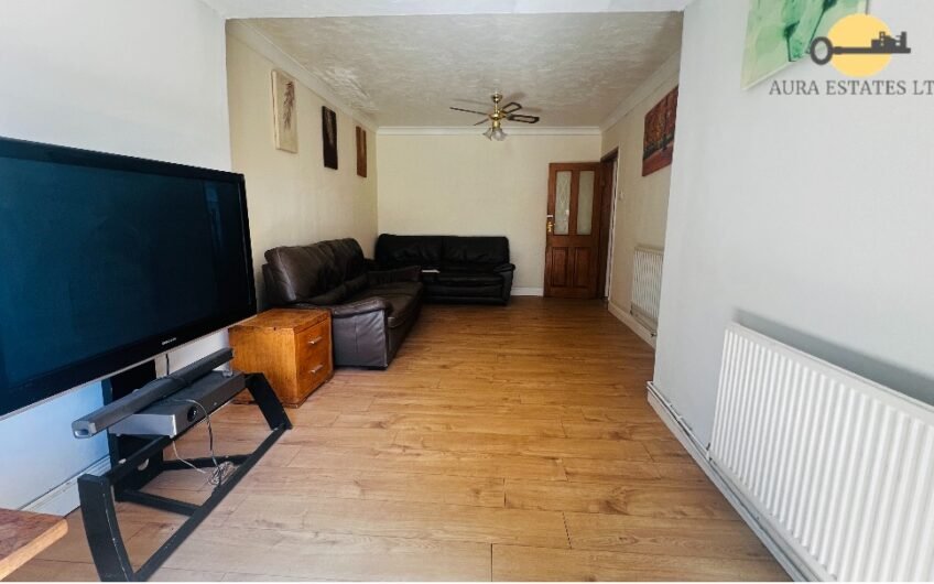 For Rent, Spacious 5-Bedroom House with Driveway & Large Garden in Luton LU4!!!