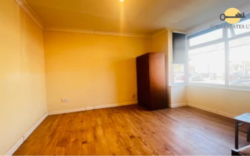 For Rent, Spacious 5-Bedroom House with Driveway & Large Garden in Luton LU4!!!