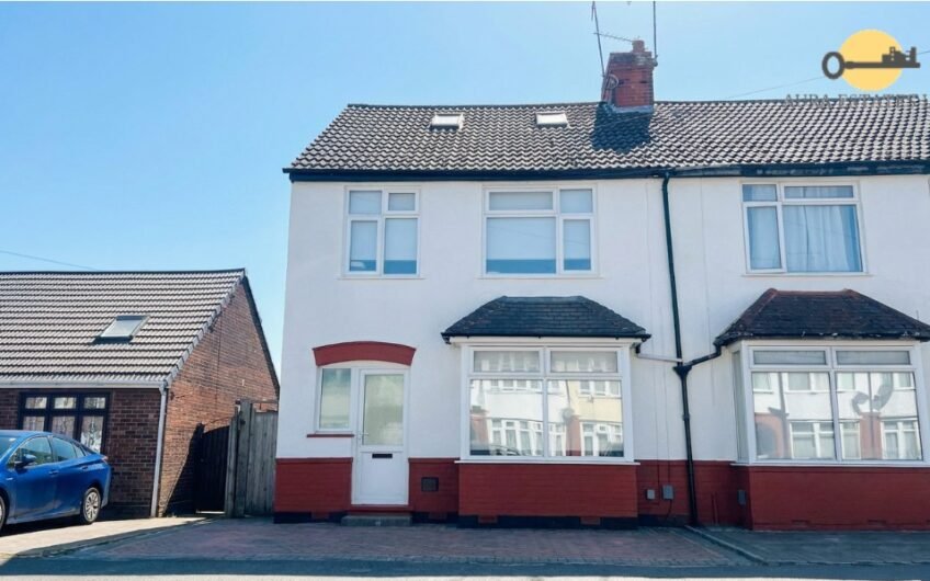 For Rent, Spacious 5-Bedroom House with Driveway & Large Garden in Luton LU4!!!