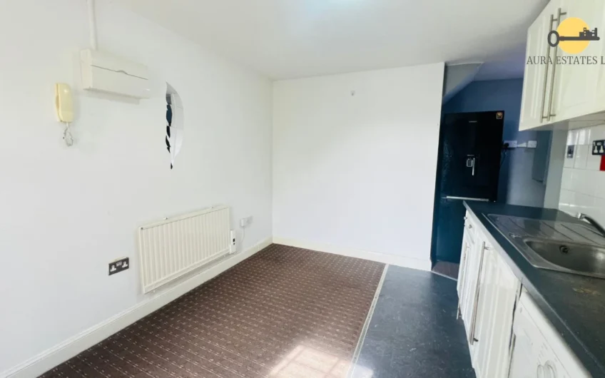 For Rent, Proudly Presents This Stylish 1-Bedroom Flat in the Heart of Dunstable LU6!!