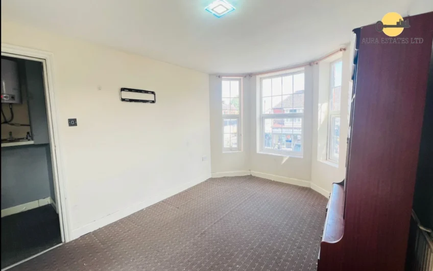 For Rent, Proudly Presents This Stylish 1-Bedroom Flat in the Heart of Dunstable LU6!!