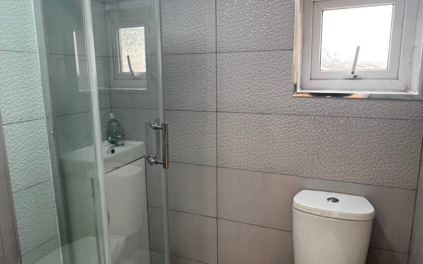 For Rent, Stylish & Compact Studio Flat Available Now in Luton LU1!