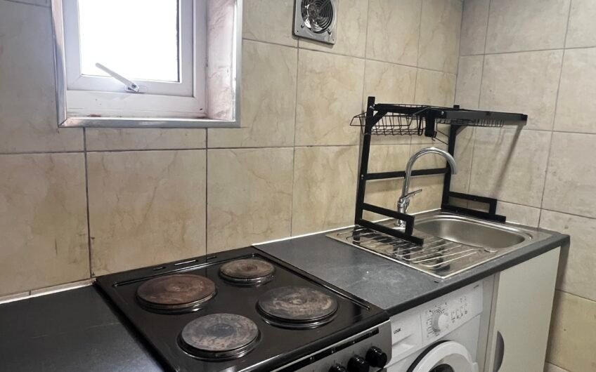 For Rent, Stylish & Compact Studio Flat Available Now in Luton LU1!