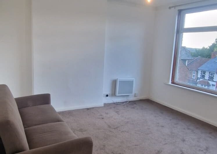 One-Bedroom Fat For Rent On High Town Road, Luton, LU2!!!