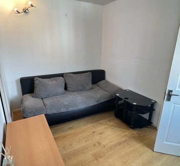 For Rent, Modern 1-Bed Ground Floor Flat with Parking – in Luton LU4!!!