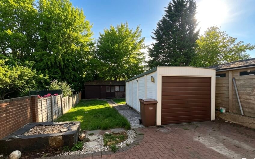 For Rent, Spacious 3-Bedroom Semi-Detached House with Garden & Driveway in Luton LU2!!!