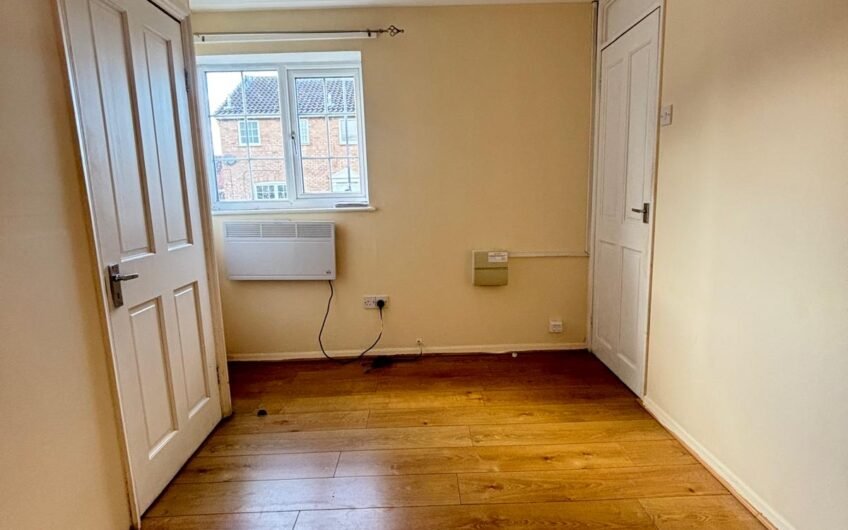 For Rent, Modern 1-Bed Ground Floor Flat with Parking – in Luton LU4!!!