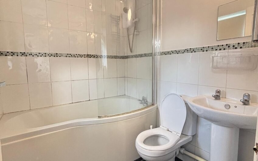 For Rent, Modern 1-Bed Ground Floor Flat with Parking – in Luton LU4!!!