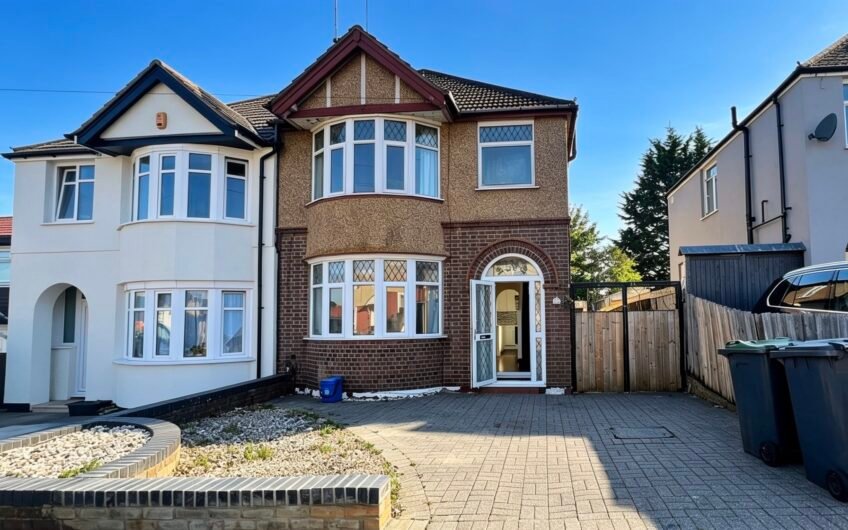 For Rent, Spacious 3-Bedroom Semi-Detached House with Garden & Driveway in Luton LU2!!!