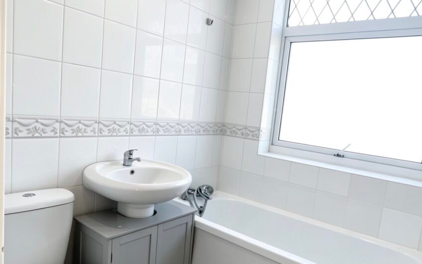 For Rent, Spacious 3-Bedroom Semi-Detached House with Garden & Driveway in Luton LU2!!!