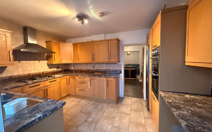5 Bedroom Mid-Terraced House to Rent in Luton, LU2!!!