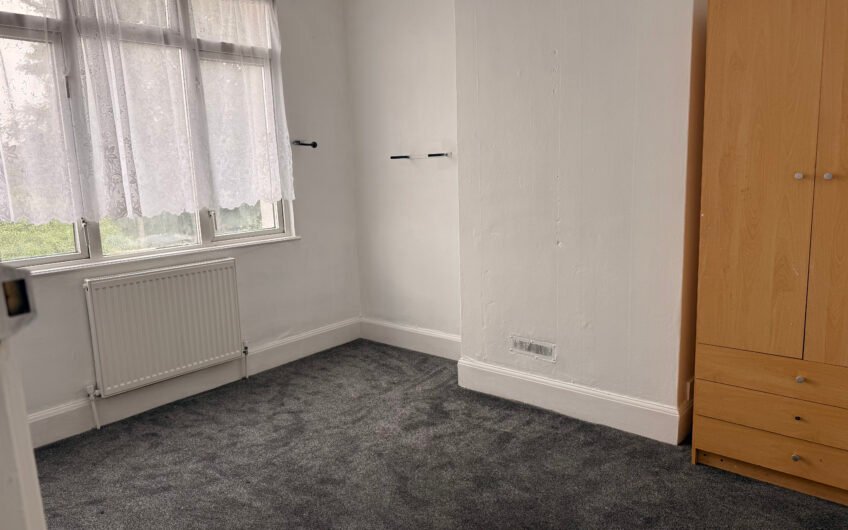 For Rent, Spacious 3-Bedroom Semi-Detached House with Garden & Driveway in Luton LU1!!!