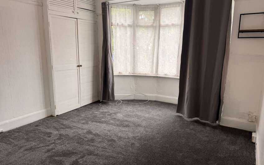 For Rent, Spacious 3-Bedroom Semi-Detached House with Garden & Driveway in Luton LU1!!!