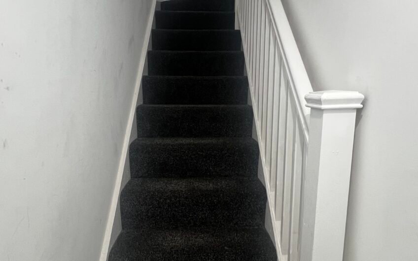 For Sale, Recently Refurbished 1-Bedroom Flat with Garden & Driveway in Luton LU3!!!