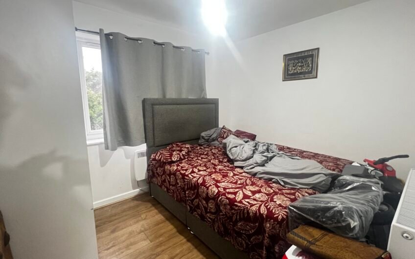For Sale, Recently Refurbished 1-Bedroom Flat with Garden & Driveway in Luton LU3!!!