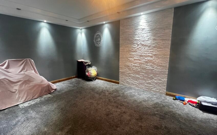 Extended 5 Bedroom House Available for Sale in Luton, LU4!!!