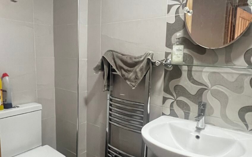 Extended 5 Bedroom House Available for Sale in Luton, LU4!!!
