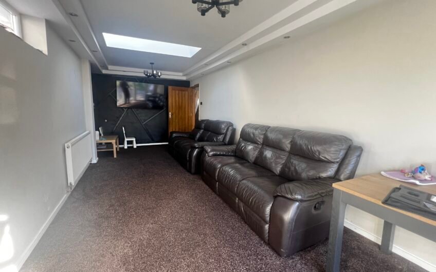 Extended 5 Bedroom House Available for Sale in Luton, LU4!!!