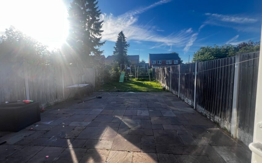 Extended 5 Bedroom House Available for Sale in Luton, LU4!!!