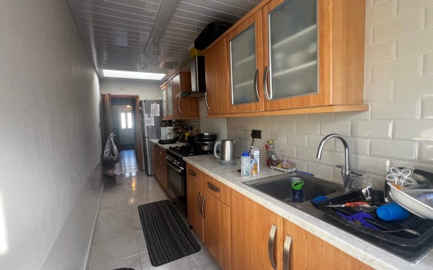 Extended 5 Bedroom House Available for Sale in Luton, LU4!!!