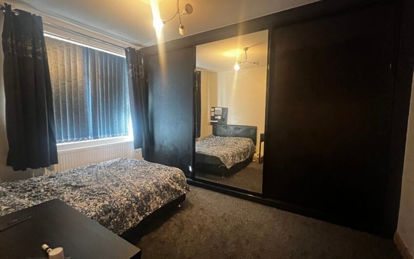 Extended 5 Bedroom House Available for Sale in Luton, LU4!!!
