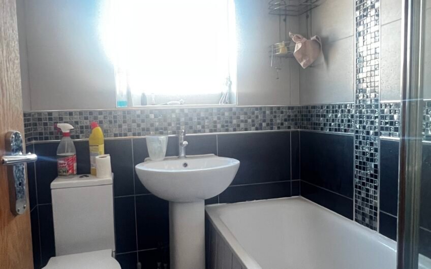 Extended 5 Bedroom House Available for Sale in Luton, LU4!!!