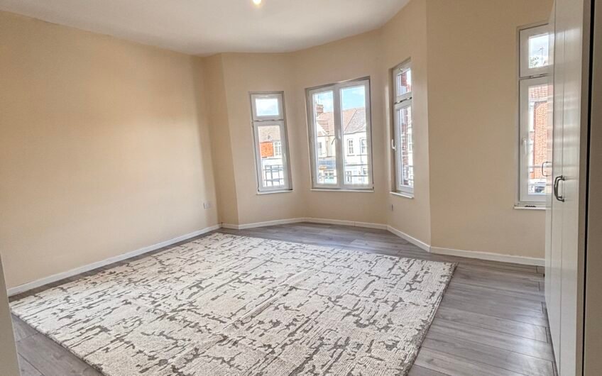 Fresh Interiors, Three Double Bedrooms – Flat To Let