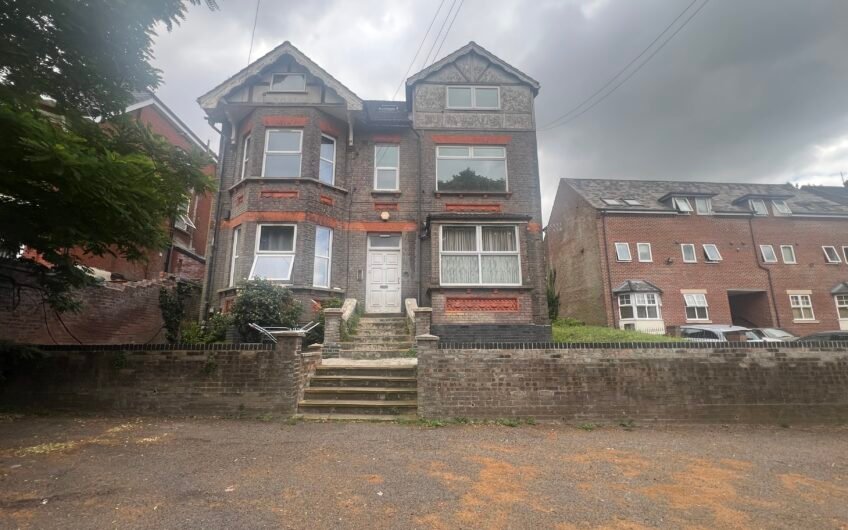 One-Bedroom Fat For Rent On High Town Road, Luton, LU2!!!