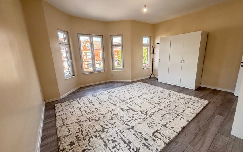 Fresh Interiors, Three Double Bedrooms – Flat To Let