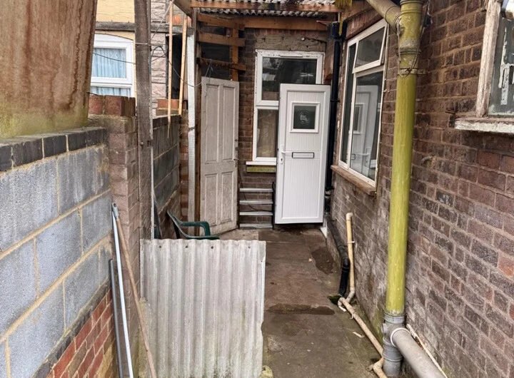 For Rent, Stylish 1-Bedroom Studio Flat with Open-Plan Living in Luton LU1!!!