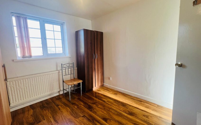For Rent, Spacious 6-Bedroom Detached House with Garden, Garage & Driveway in Luton LU1!!!